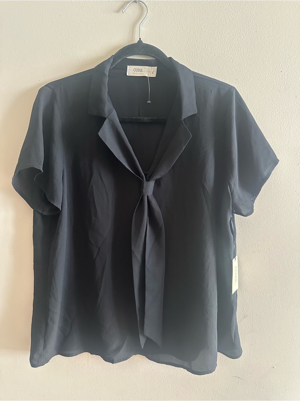 Cure Black Short-Sleeve Tie-Neck Blouse